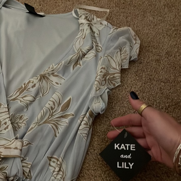 KATE and LILY WRAP MIDI SHORTSLEEVE DRESS. - Picture 10 of 10